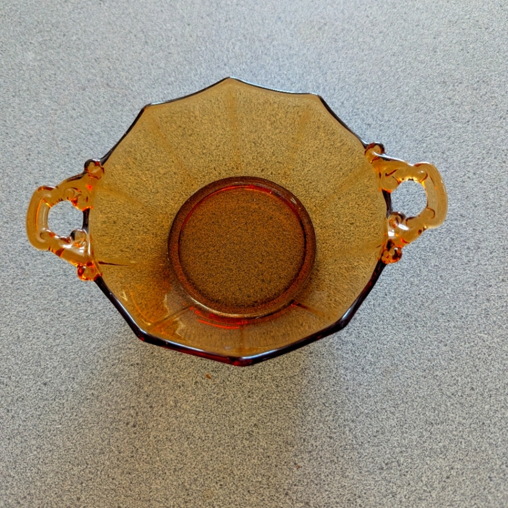 Cambridge Amber Decagon 2 Handled Bon Bon 7½" x 5¾" x 1¾"